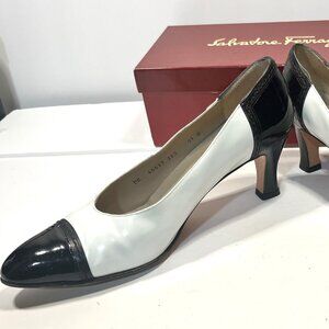Salvatore Ferragamo White w/ Navy Patent Cap Toe Mid Heel Pumps Size 7.5B Italy
